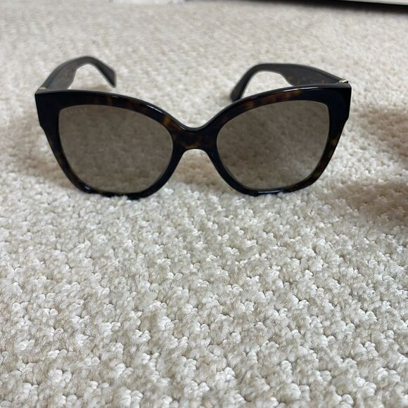 Gucci Tortoise Shell Sunglasses with Case - Picture 2 of 7